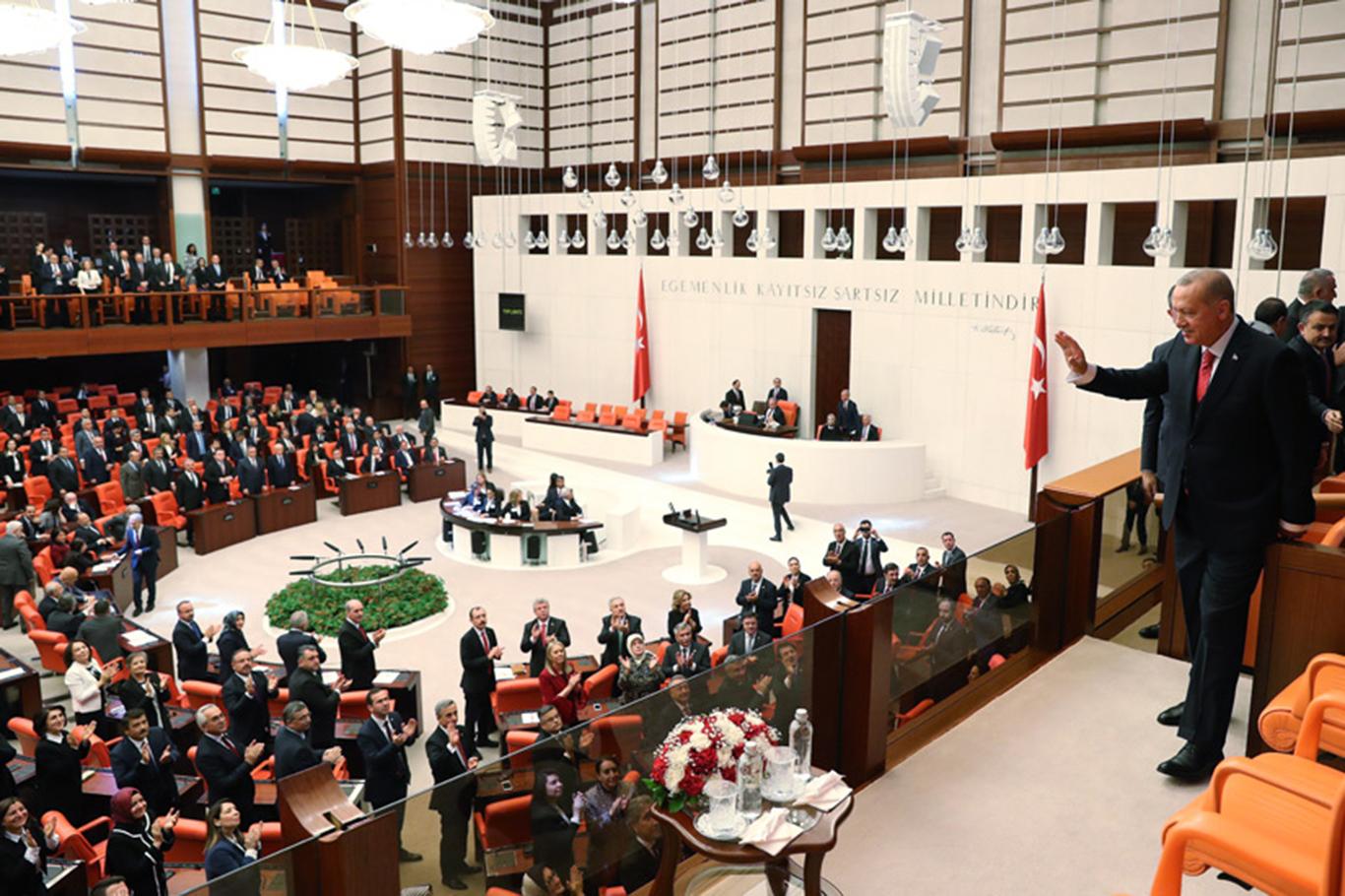 Erdoğan HDP'li Buldan'ın konuşması esnasında Meclis'ten ayrıldı
